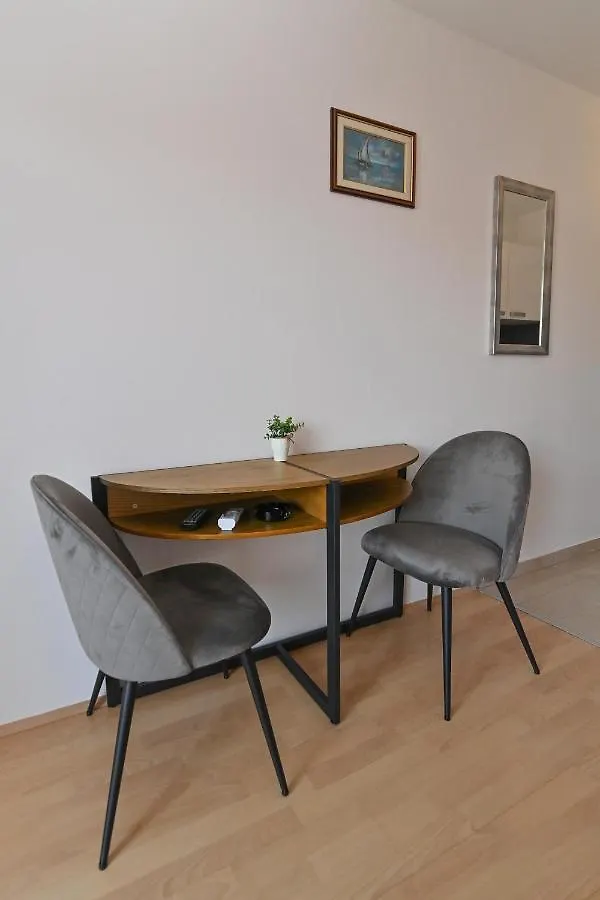Rooms & Apartments Jadranka Baška Pensiune