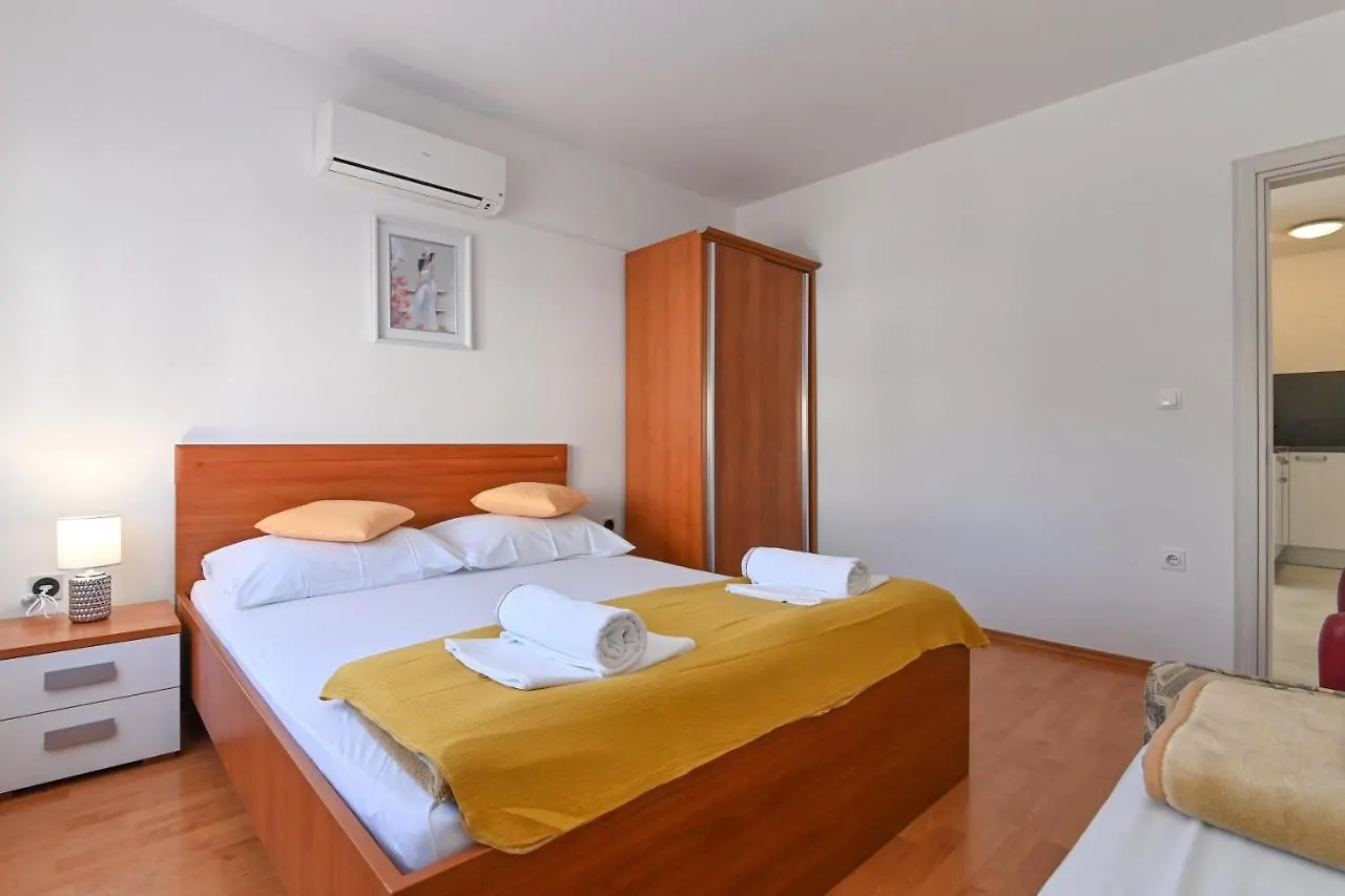 Rooms & Apartments Jadranka Baska