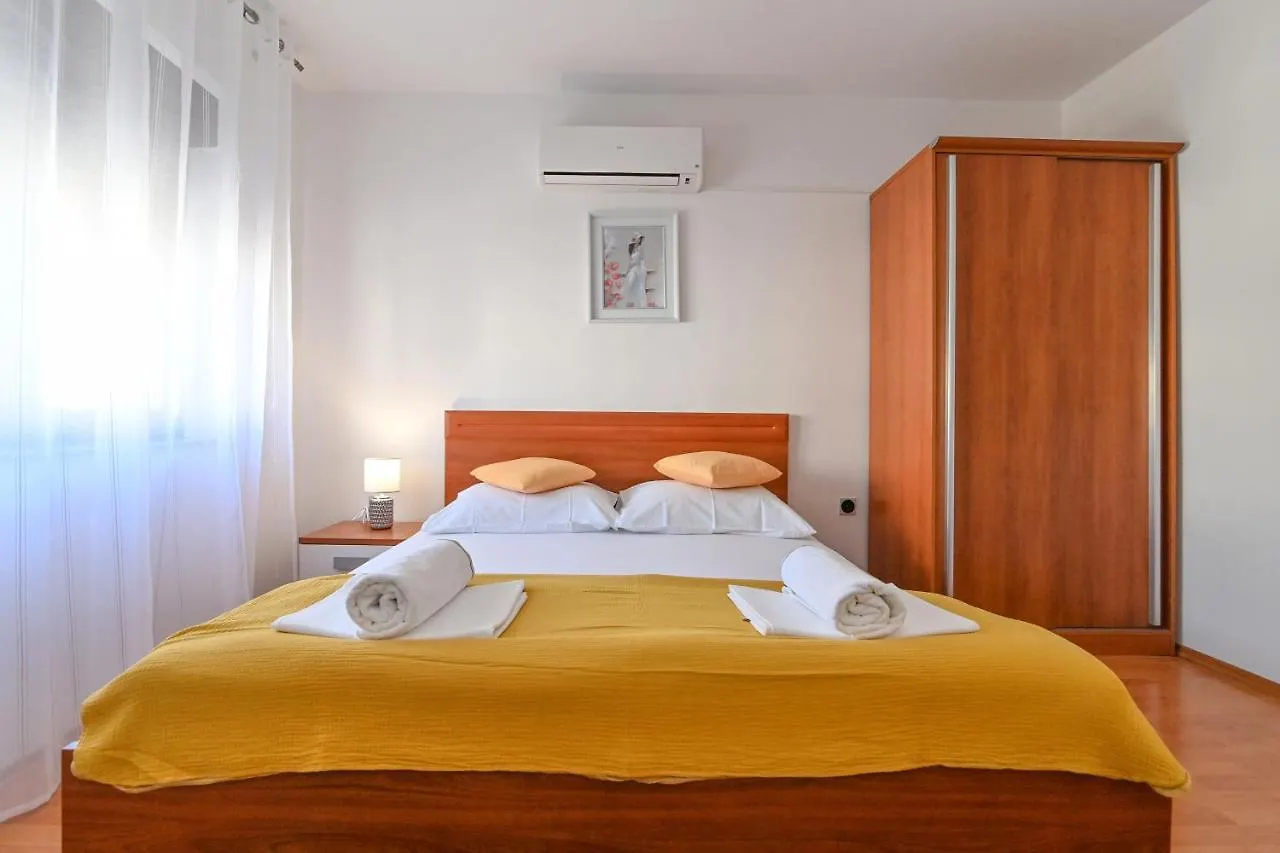 Rooms & Apartments Jadranka Baska  Guest house Baska (Krk)