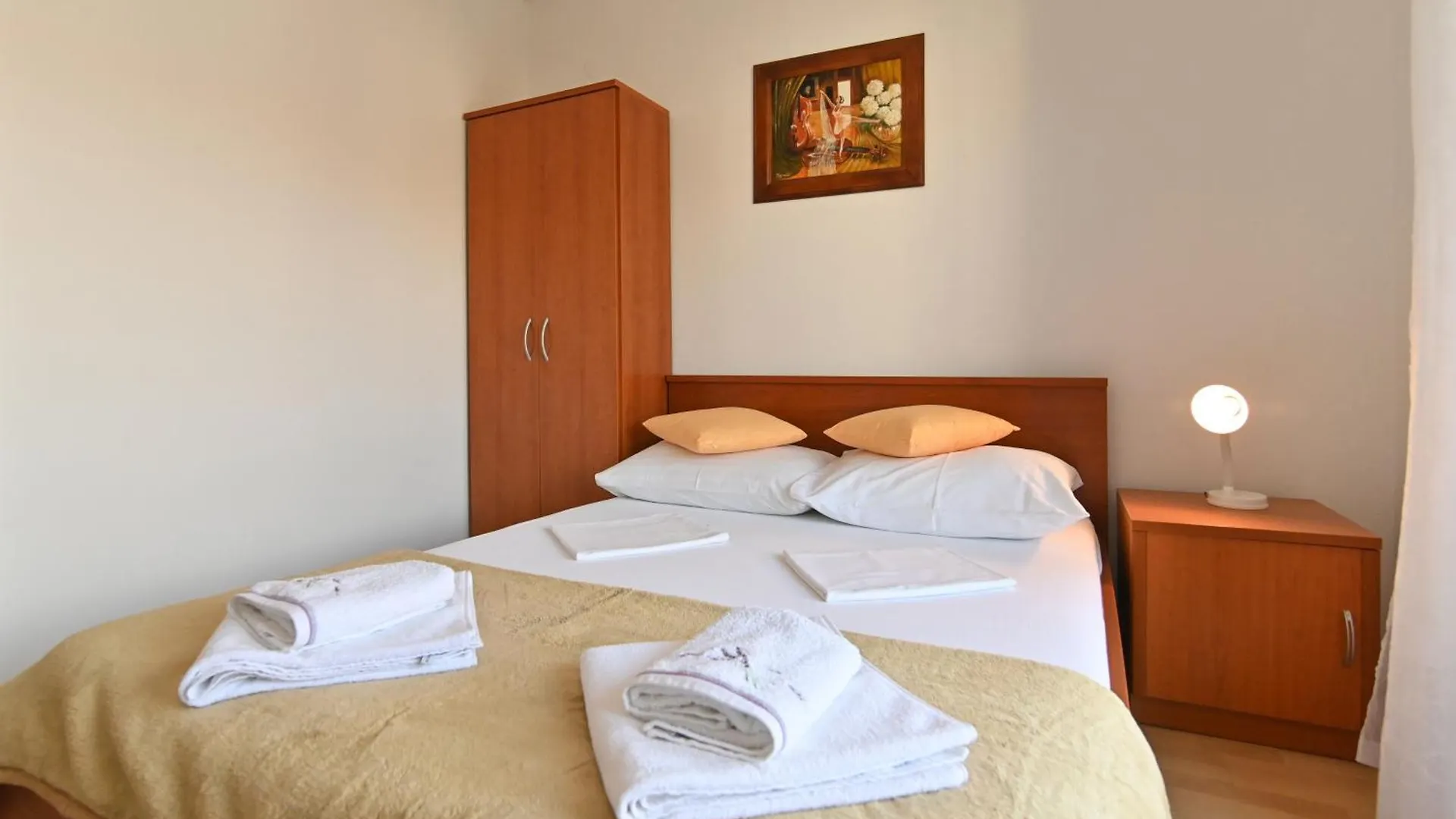 Guest house Rooms & Apartments Jadranka Baska
