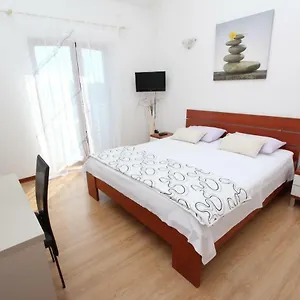 https://rooms-luana.in-istria.net